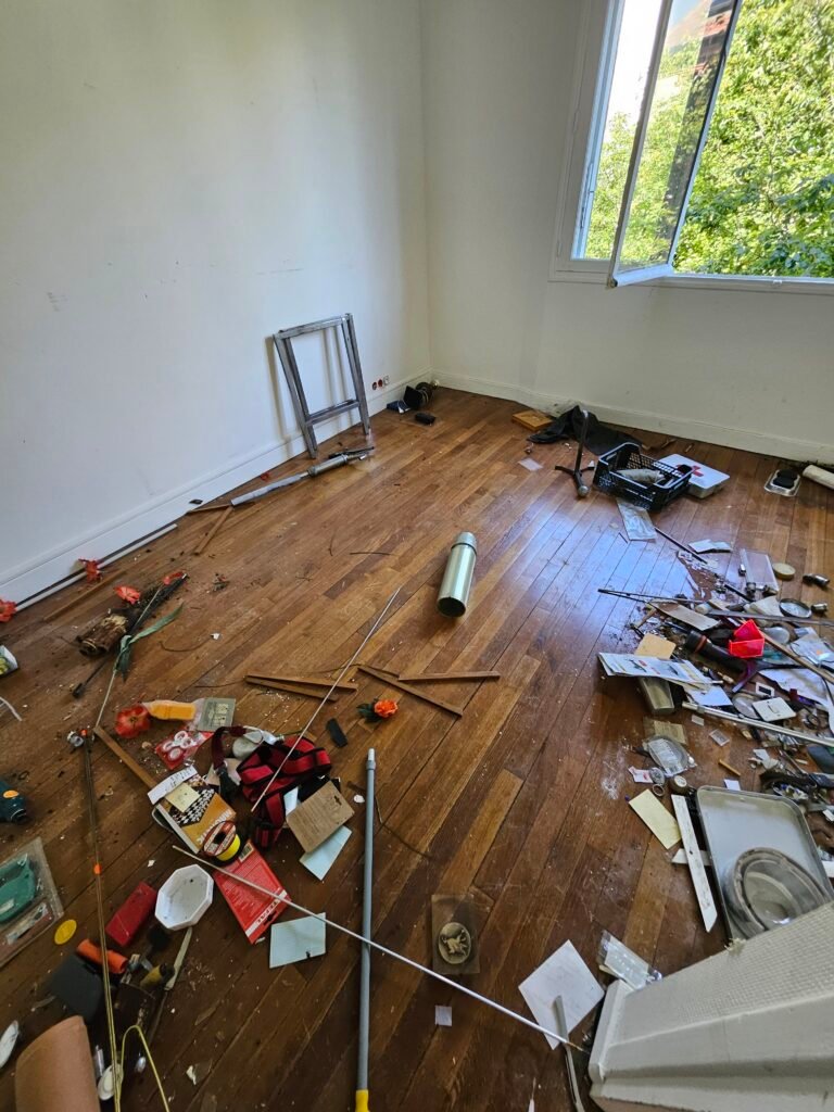 Débarras Maison Entreprise à Saint-Urbain Service Rapide et Professionnel